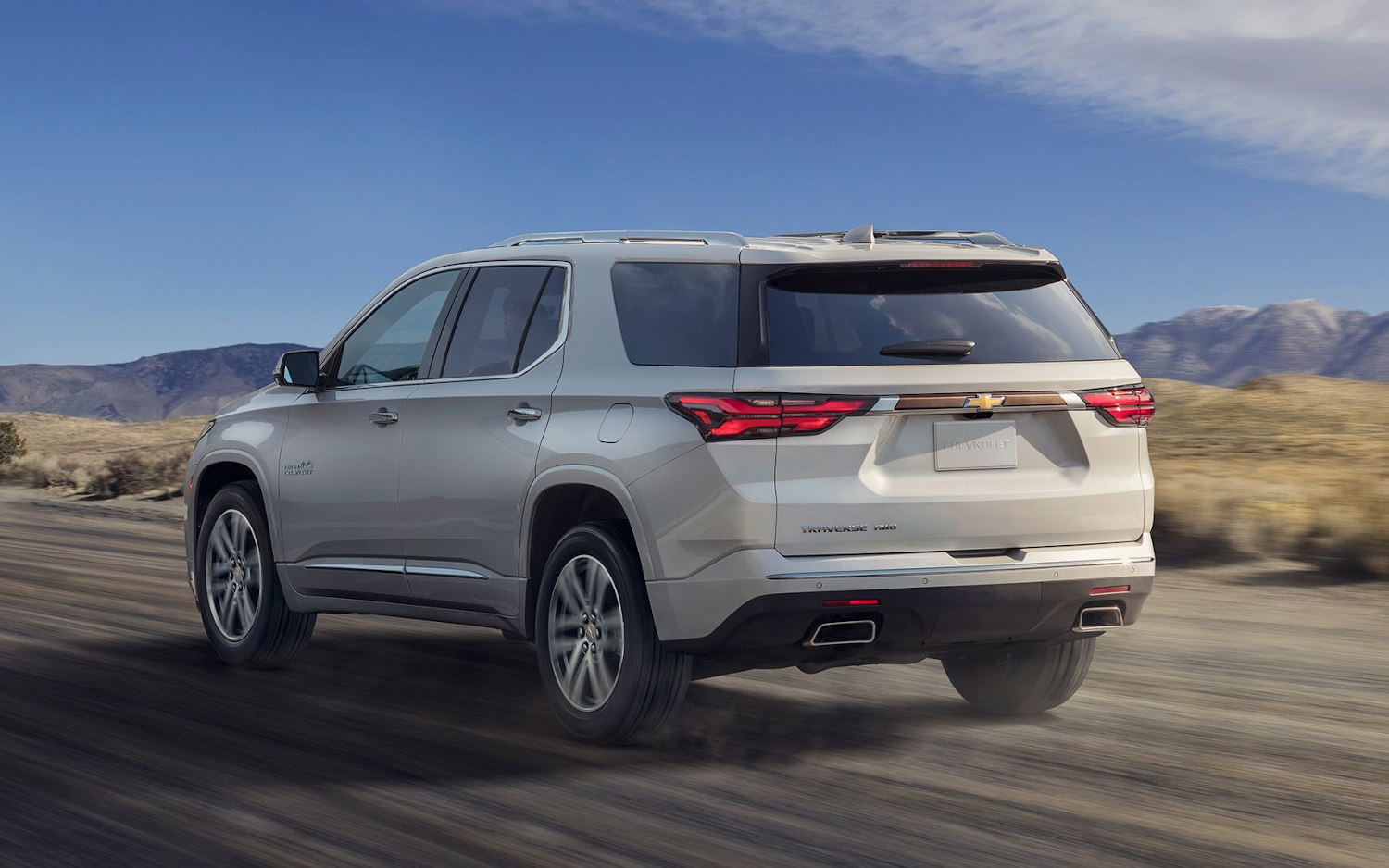 Comparison - Toyota 4Runner TRD Sport 2022 - vs - Chevrolet Traverse ...